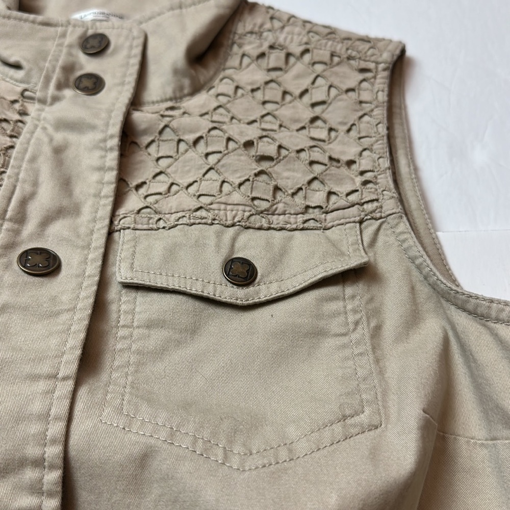 Liz Claiborne utility vest with a tie waist and snap closure - Picture 3 of 11